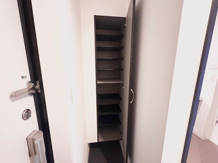 物件内観写真18　(玄関)