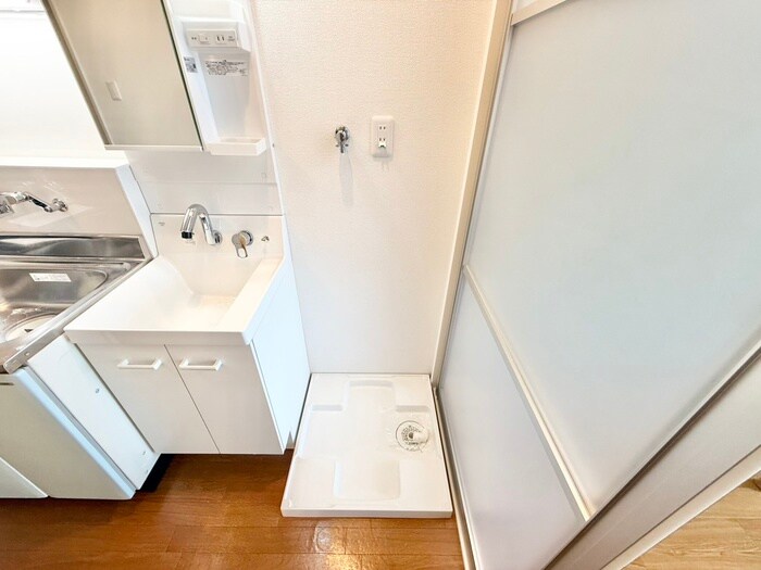 物件内観写真15　(洗濯機置場)