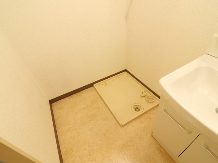 物件内観写真11　(洗濯機置場)