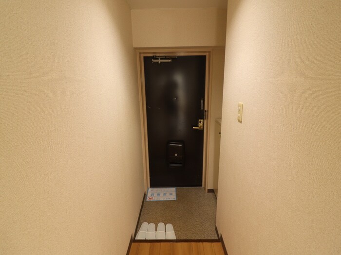 物件内観写真12　(玄関)