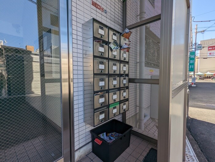 物件外観写真5　(エントランス部分)