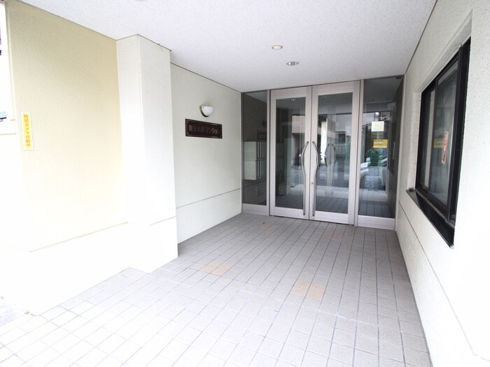 物件外観写真6　(エントランス部分)