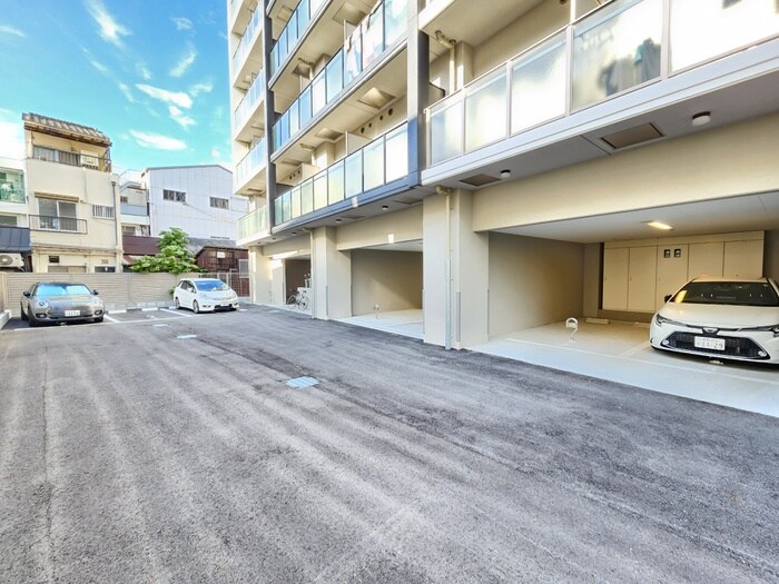 物件外観写真4　(駐車場)