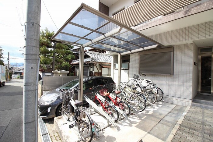 物件外観写真4　(駐輪場)