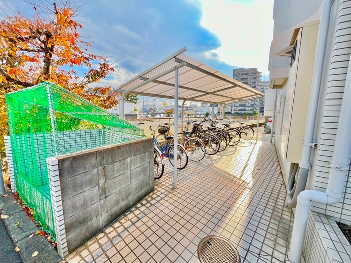 物件外観写真5　(駐輪場)