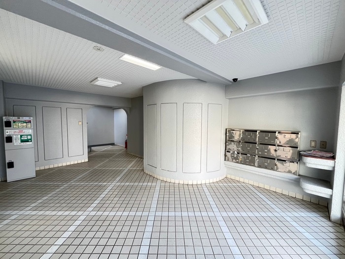 物件外観写真6　(エントランス部分)