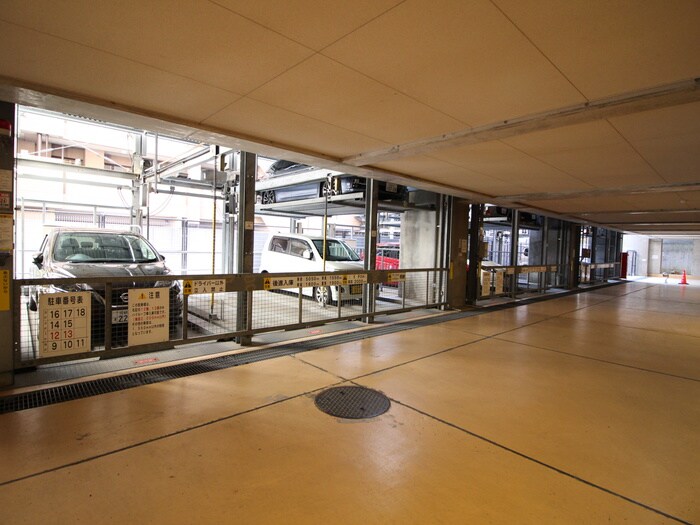 物件外観写真6　(駐車場)