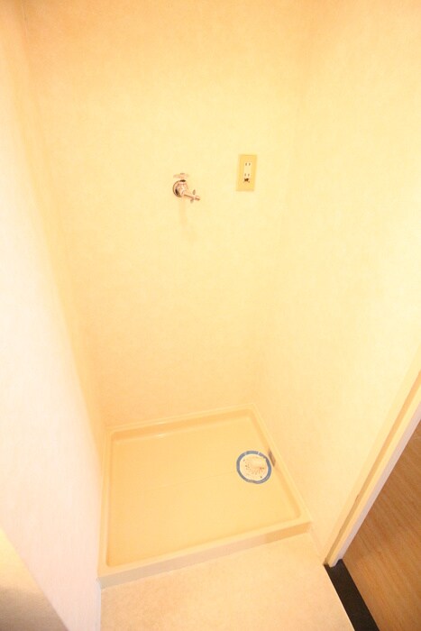 物件内観写真12　(洗濯機置場)