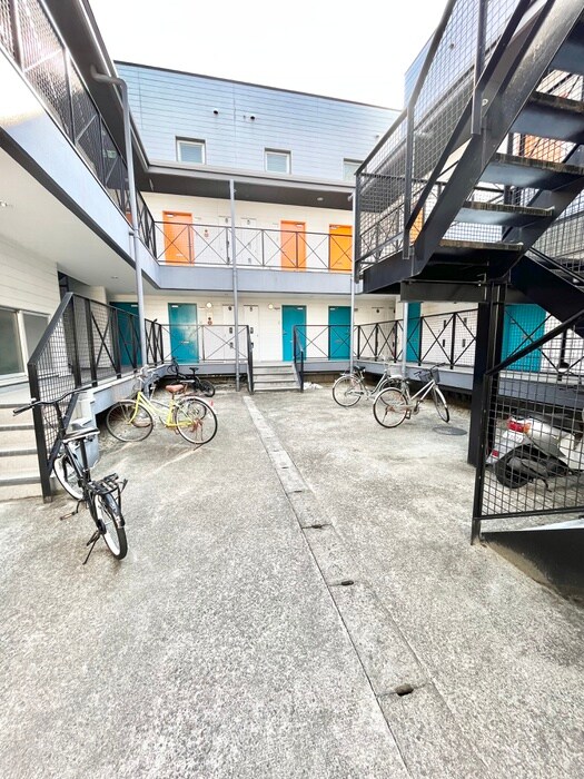 物件外観写真5　(駐輪場)