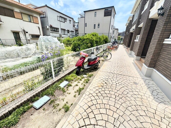 物件外観写真2　(エントランス部分)