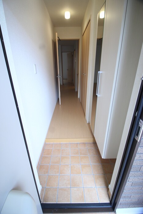 物件内観写真12　(玄関)