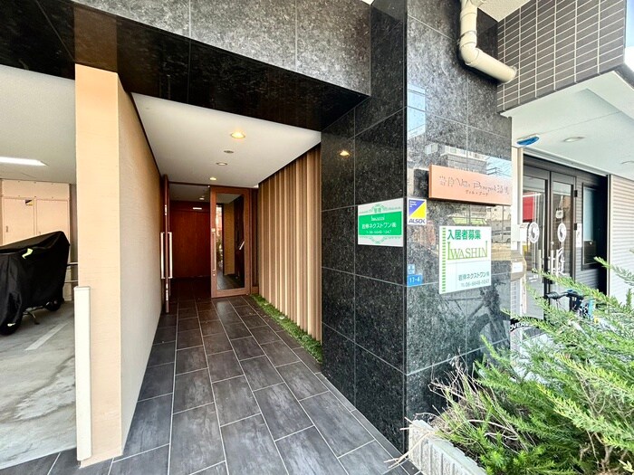 物件外観写真2　(エントランス部分)