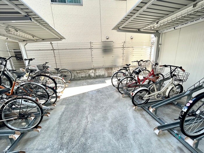 物件外観写真3　(駐輪場)