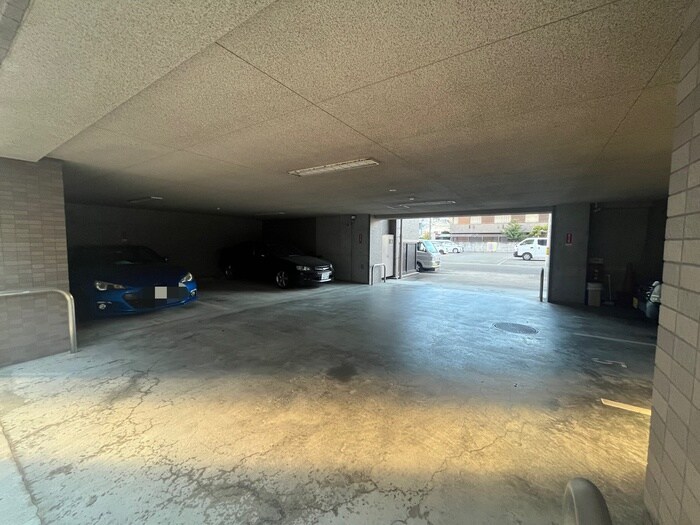 物件外観写真6　(駐車場)