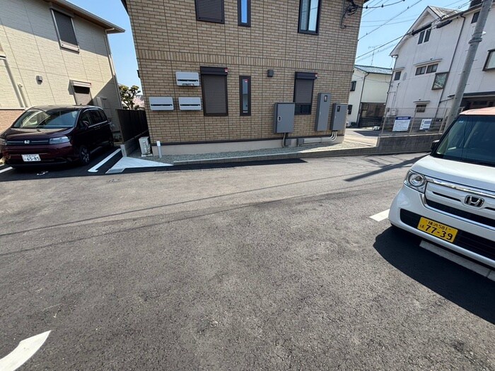 物件外観写真3　(駐輪場)