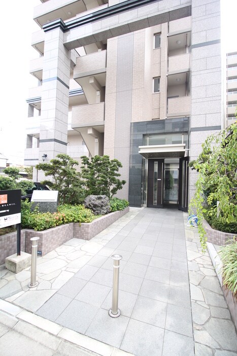 物件外観写真3　(エントランス部分)