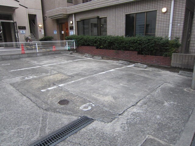 物件外観写真3　(駐車場)