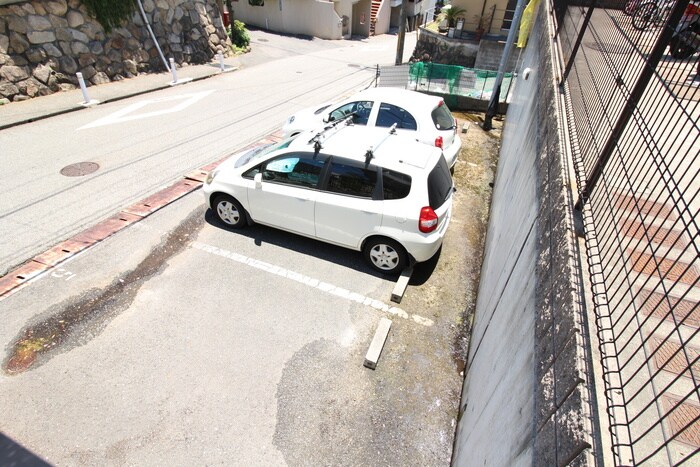 物件外観写真4　(駐車場)