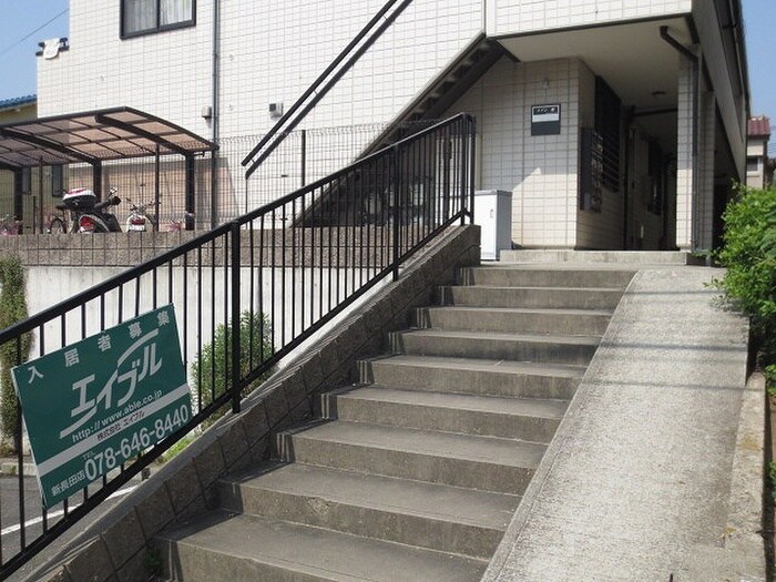 物件外観写真6　(エントランス部分)