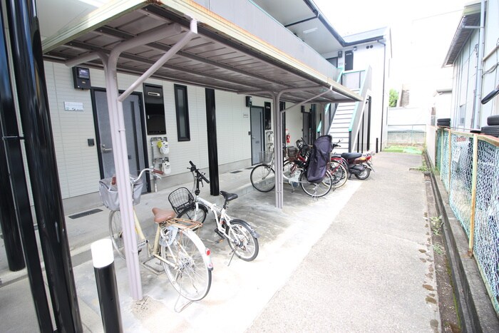 物件外観写真5　(駐輪場)