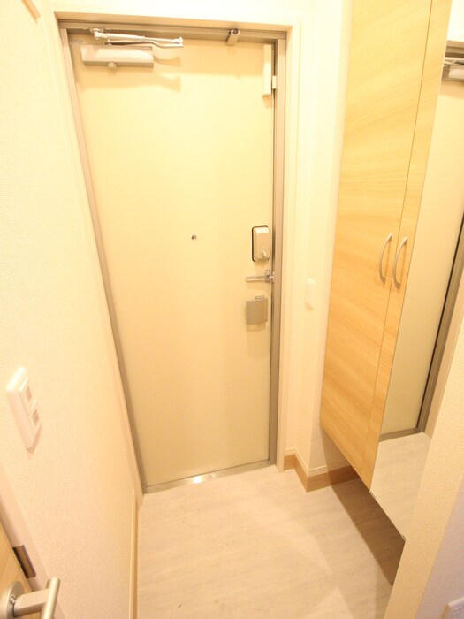 物件内観写真16　(玄関)