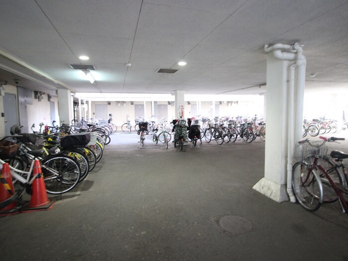 物件外観写真5　(駐輪場)