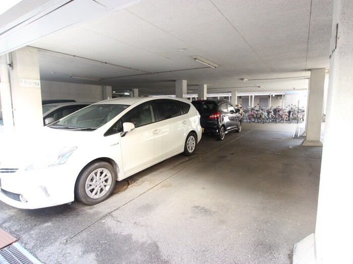 物件外観写真6　(駐車場)