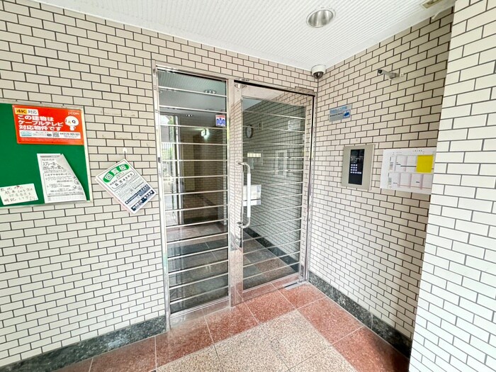 物件外観写真3　(エントランス部分)