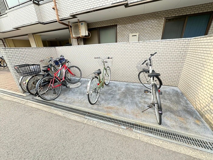 物件外観写真4　(駐輪場)