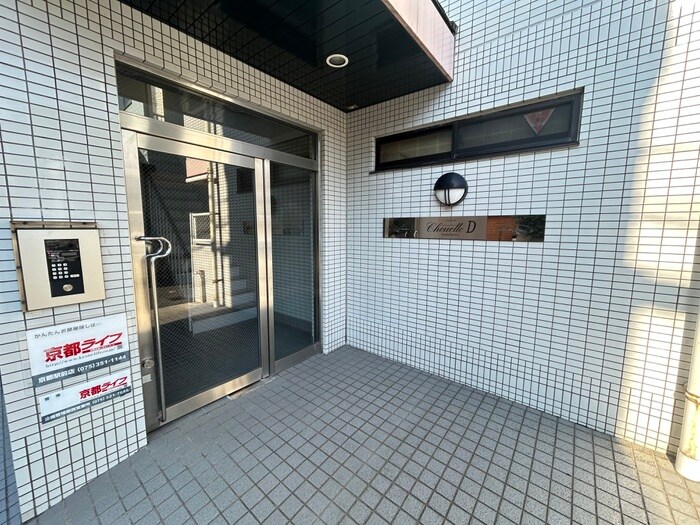 物件外観写真3　(エントランス部分)