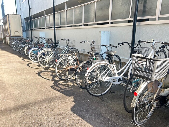 物件外観写真5　(駐輪場)