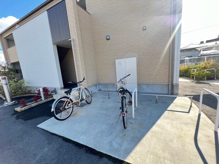 物件外観写真5　(駐輪場)