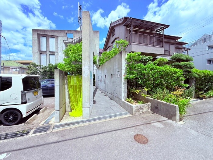 物件外観写真4　(エントランス部分)