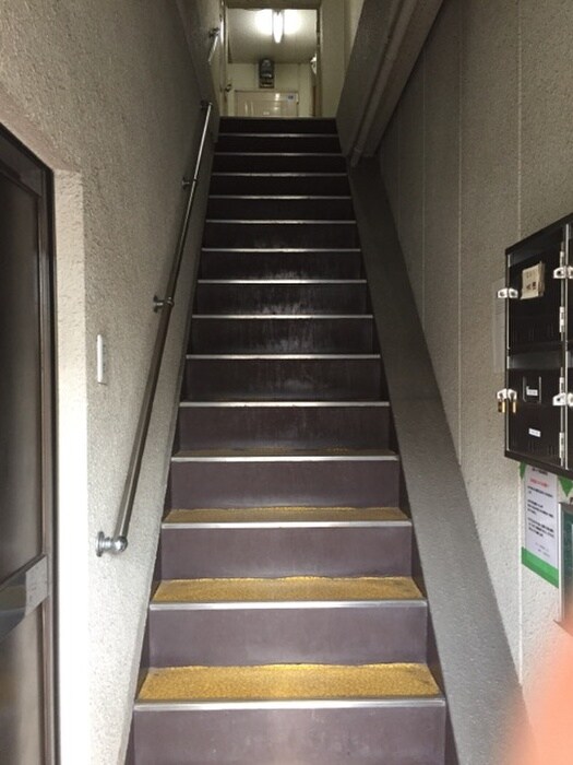 物件外観写真4　(エントランス部分)