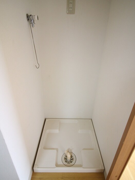 物件内観写真11　(洗濯機置場)