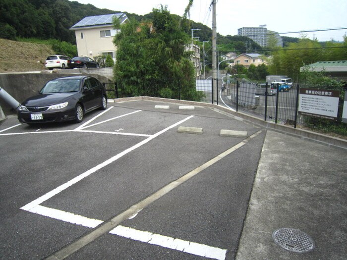 物件外観写真6　(駐車場)
