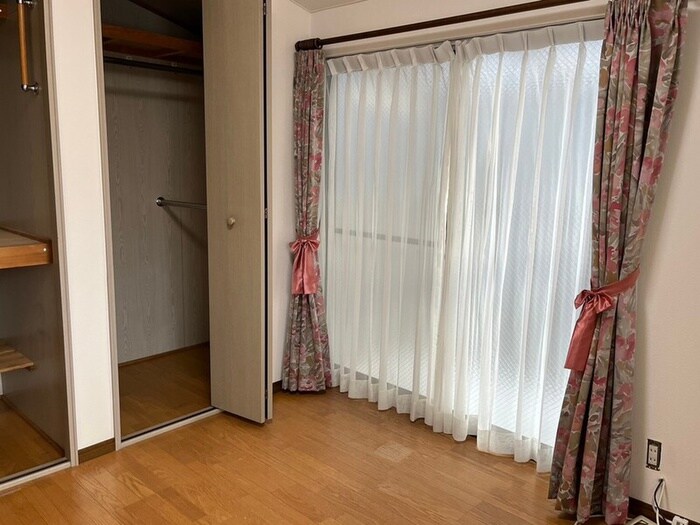 物件内観写真2　(居室)