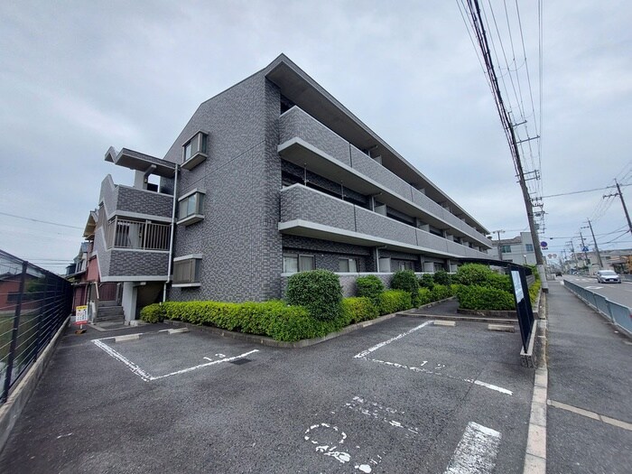 物件外観写真2　(駐車場)