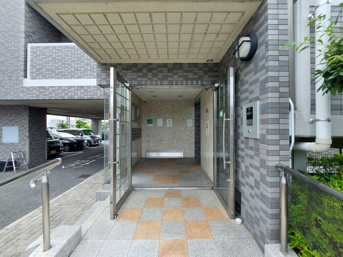 物件外観写真5　(エントランス部分)