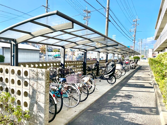 物件外観写真6　(駐輪場)