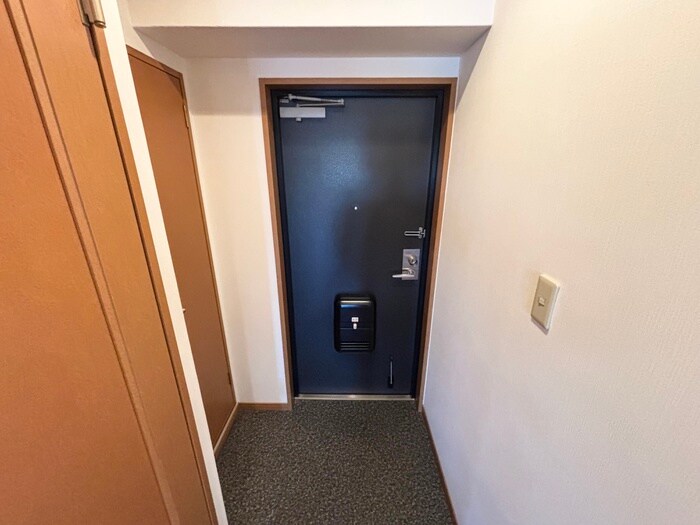 物件内観写真13　(玄関)