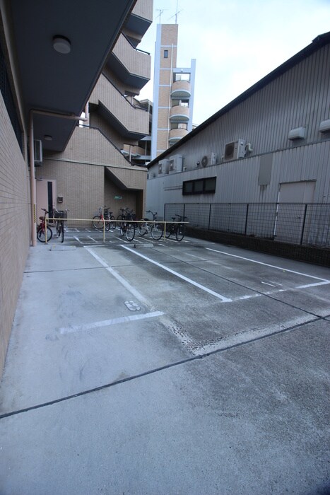 物件外観写真5　(駐輪場)
