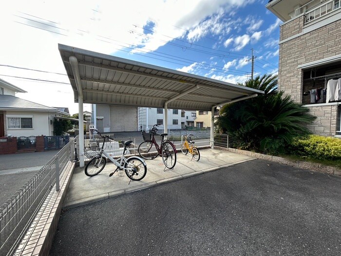 物件外観写真3　(駐輪場)