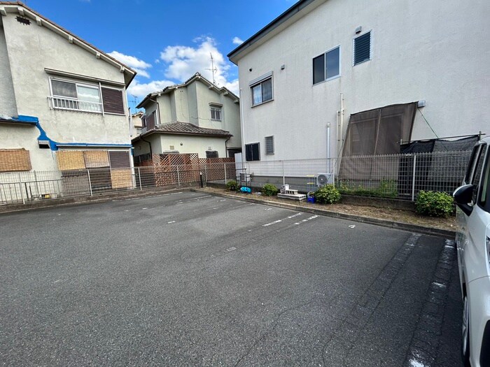 物件外観写真5　(駐車場)