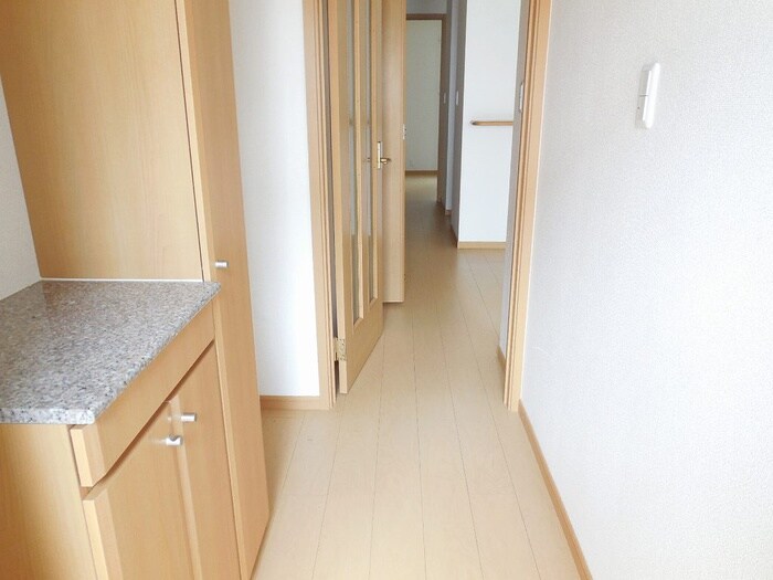 物件内観写真12　(玄関)
