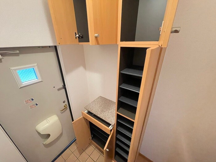 物件内観写真16　(靴箱)