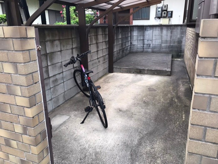 物件外観写真5　(駐輪場)