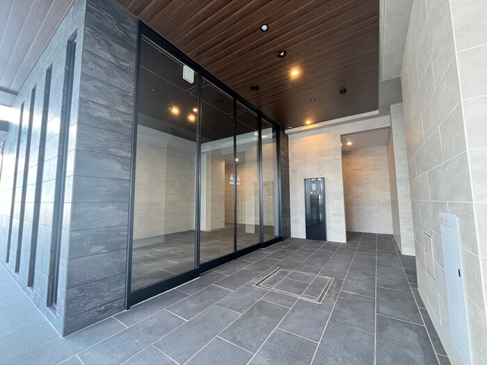 物件外観写真2　(エントランス部分)