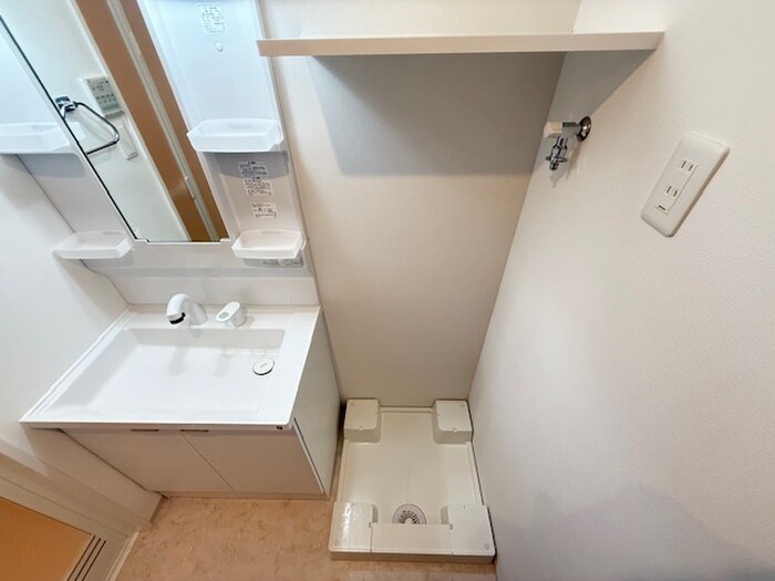 物件内観写真14　(洗濯機置場)