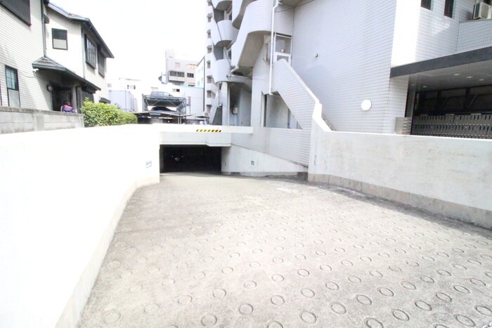 物件外観写真5　(駐車場)